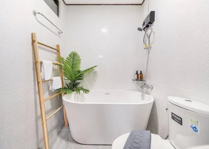 Villa Miq Hk16 - 3br Huai Khwang Mrt With Pool Table Near Jodd Fair Bangkok