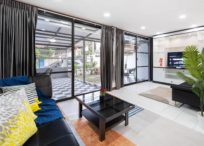 Villa Miq Hk16 - 3br Huai Khwang Mrt With Pool Table Near Jodd Fair Bangkok