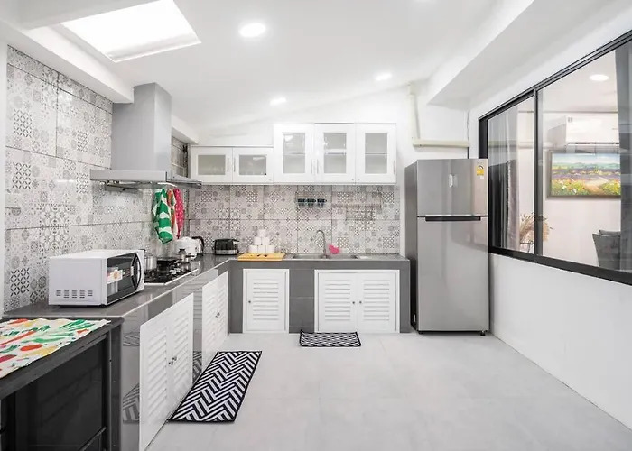 Miq Hk16 - 3br Huai Khwang Mrt With Pool Table Near Jodd Fair Villa