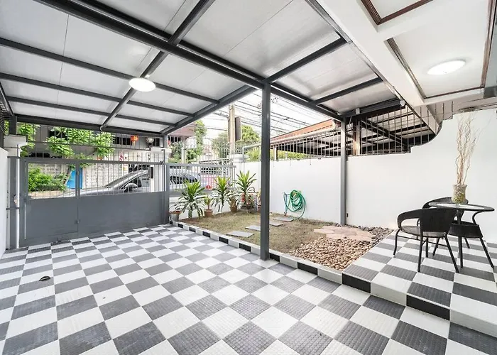 Villa Miq Hk16 - 3br Huai Khwang Mrt With Pool Table Near Jodd Fair Bangkok