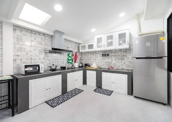 Villa Miq Hk16 - 3br Huai Khwang Mrt With Pool Table Near Jodd Fair Bangkok